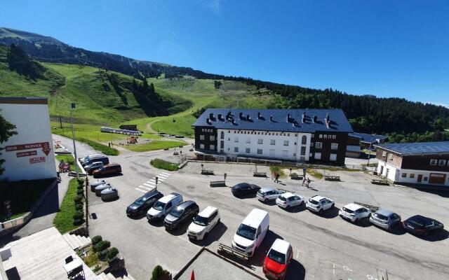 Résidence LES CHAMOIS Pied des pistes Chamrousse