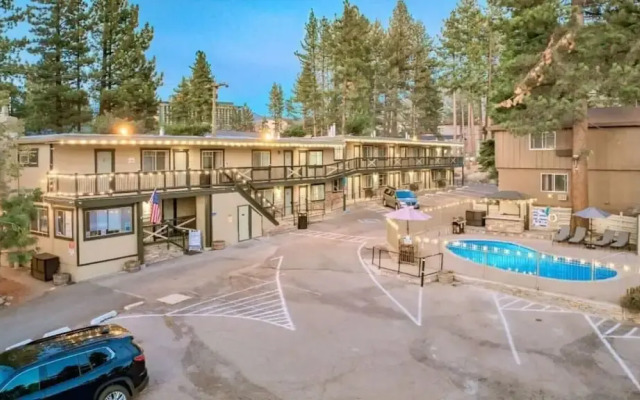 The Moose and Maple Lodge