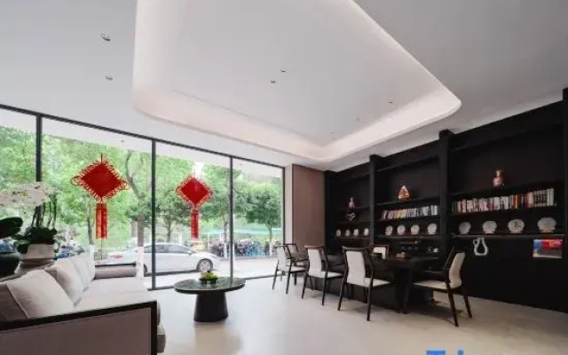 Walking In Life Hotel