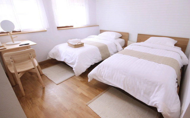 Eat Sleep Cafe & Bed