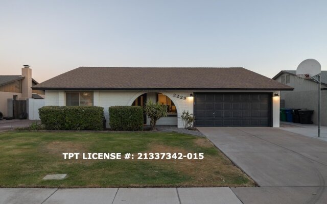 Open Floor Mesa Gable Vacation Home with Heated Pool by Redawning