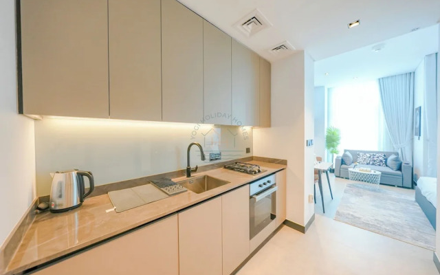 Urban Skyline City Comfort Studio