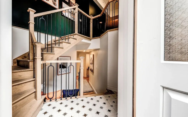 Majestic 3-Bedroom Designer Apartment