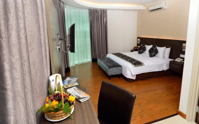 Holiday Villa Hotel & Suites