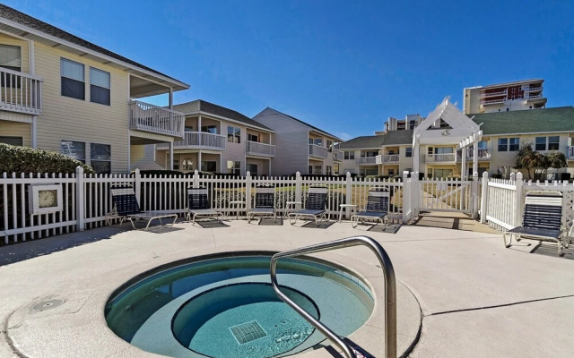SPC 9136 - Ground Floor 2 BR short walk to beach right by pool by RedAwning