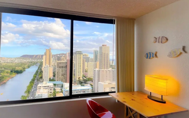 Cozy Hawaiian Monarch Condo by RedAwning