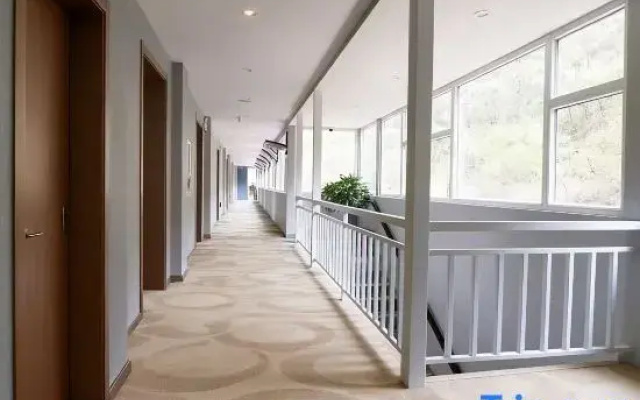 Love In Shanhaijian Hotel (Long Island Scenic Area)