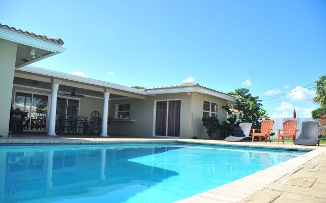 2 Master Suites Pool Home