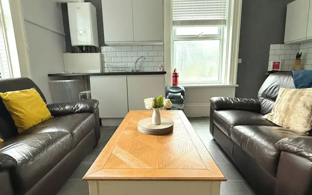 Spacious 6BR Property with Parking
