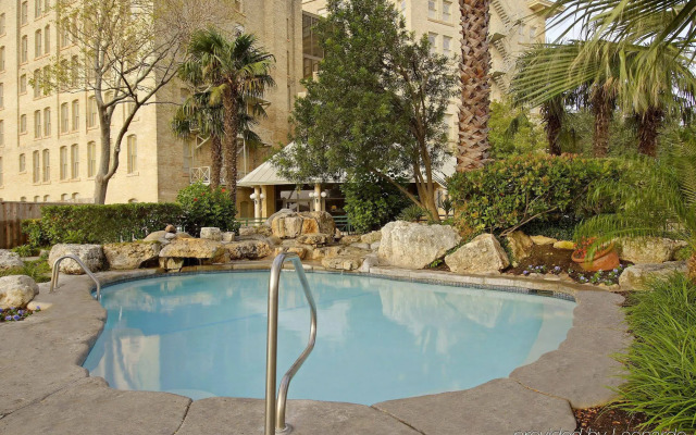 Crockett Hotel