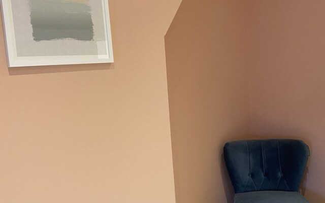 Aaron Wise - 17 Fitzhamon Apartments