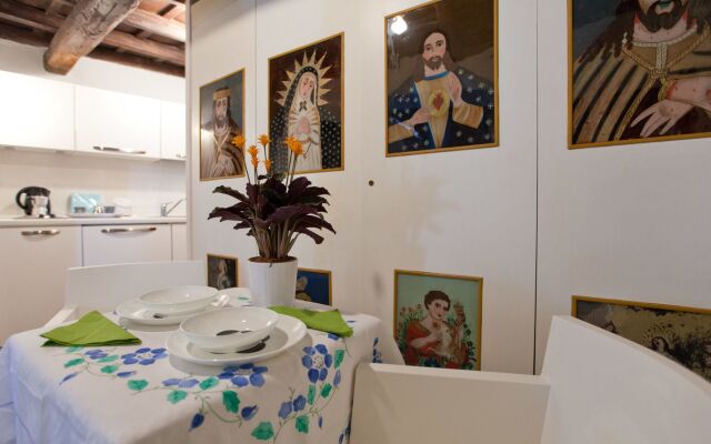 Rental in Rome Arco Ciambella Loft