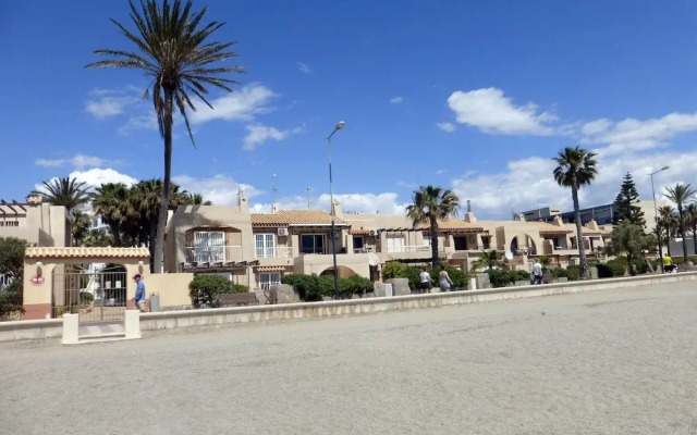 Lovely 2 Bedroom Apartment With Pool