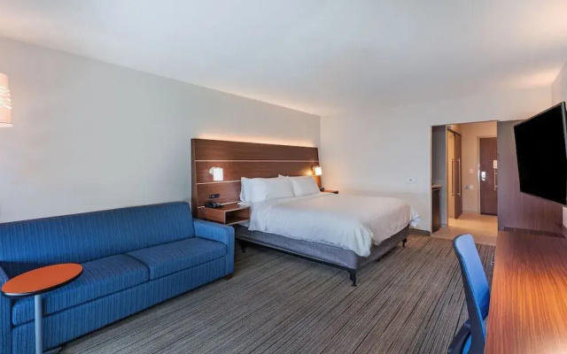 Holiday Inn Express & Suites Parsons
