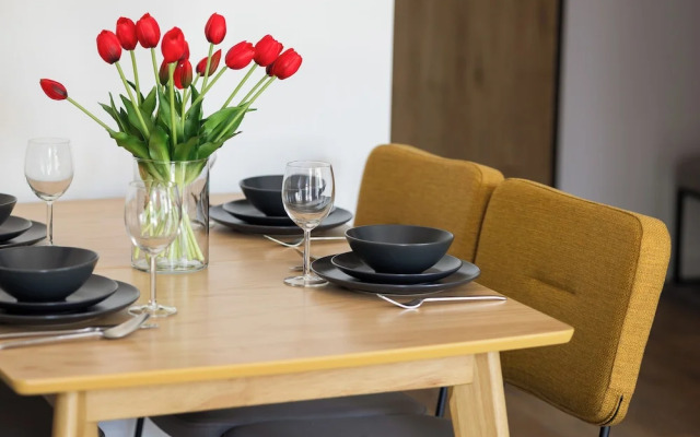 Bright Apartment With Parking by Renters