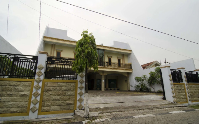 RedDoorz Near Ciputra World 2