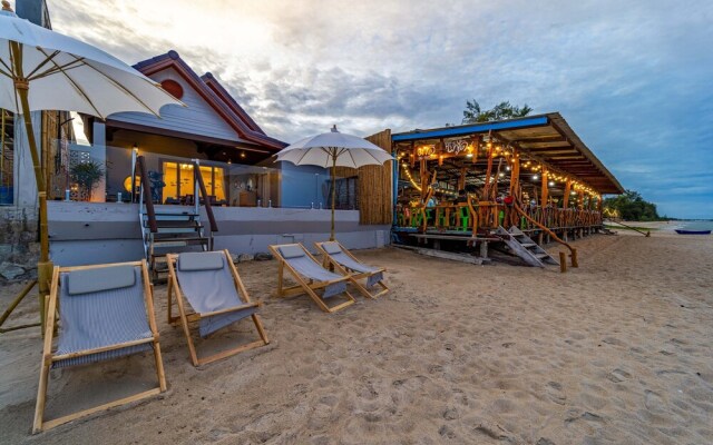 Beach Front Villa with 3 Bedrooms - CA3