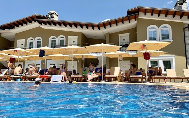 PalmaNova Resort