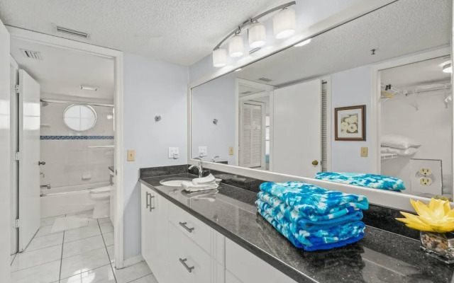 Siesta Bayside Pretty Fountain View