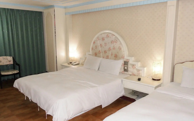 Modern Plaza Hotel