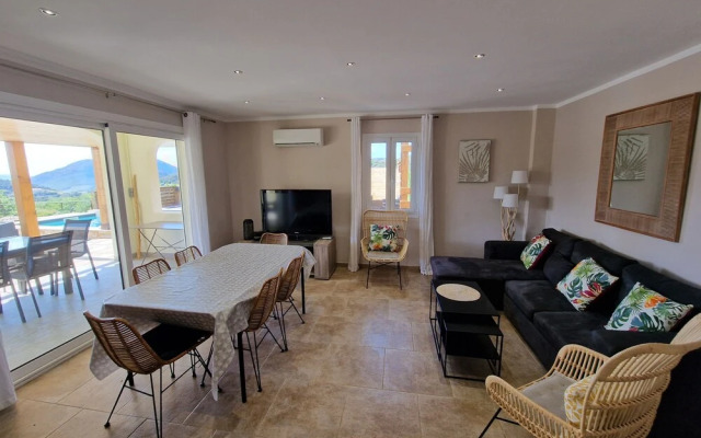 T3 Piscine Avec Jardin Proche St-florent