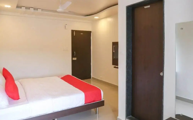 OYO 22066 Hotel Mayur