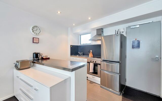 Spacious 2BR CBD Apartment Balcony