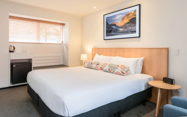 Heartland Hotel Glacier Country – Guest Rooms – Fox Glacier