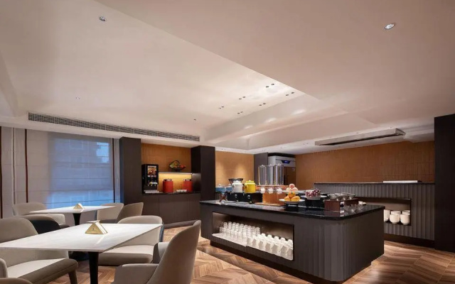 DO A LAND V PLUS Hotel (Changsha Wuyi Square Dongtang Metro Station Branch) – Meal – Changsha