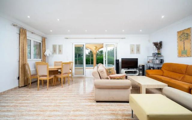 Charming 3-bed Villa in Denia, First Beach Line