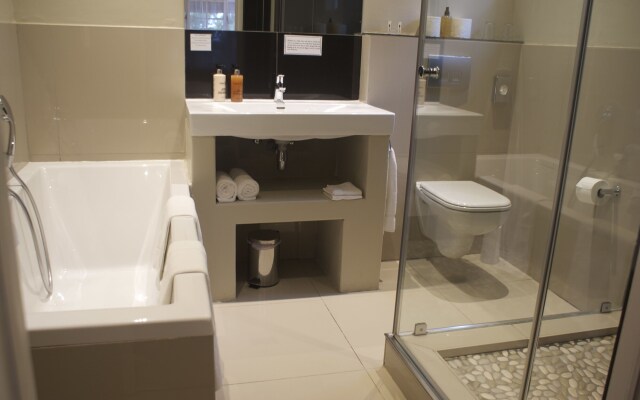 Whale Rock Luxury Lodge