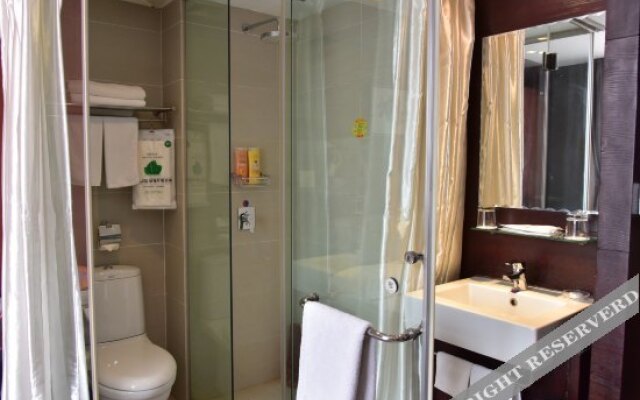 Donghua Hotel
