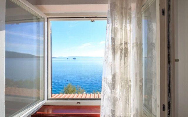 Ante - 6m From the sea - H