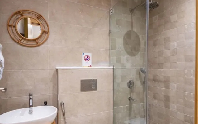 Jacuzzi Studio @ The Pyramids Free Airport Pickup