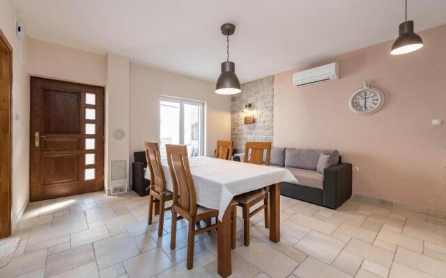 Holiday home near the beach Marijanka