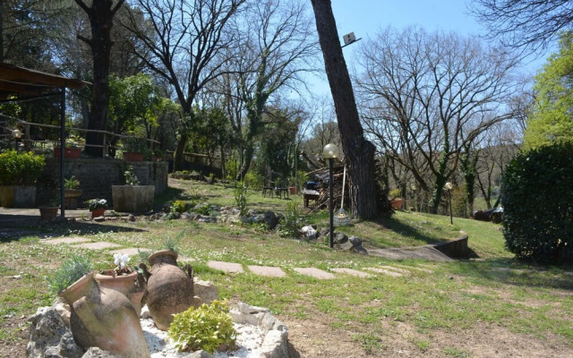 Scappo In Umbria, La Escondida