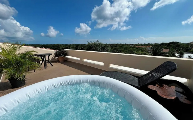 Studio 55 Private HotTube