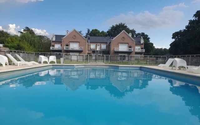Los Robles Apart Hotel
