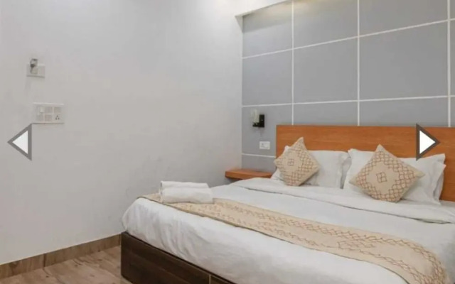 Saavi Hotel Sector 10