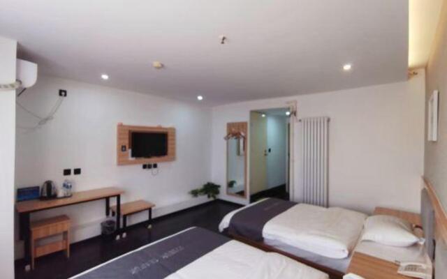 Huayi Hotel (BeijingHome Huairou Pedestrian Street Shop)