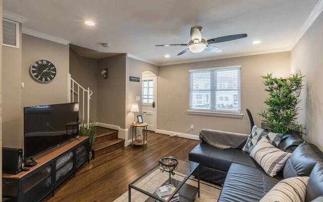 Beautiful 3br/2ba House with cozy backyard by CozySuites