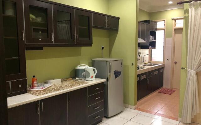 Rosalinda Homestay at Senawang