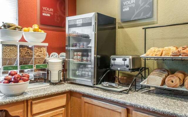 Quality Inn & Suites Farmington