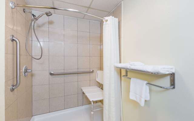 Super 8 by Wyndham Newton