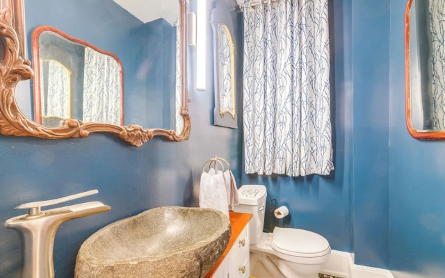 Historic Georgetown Townhome: Walkable Location!