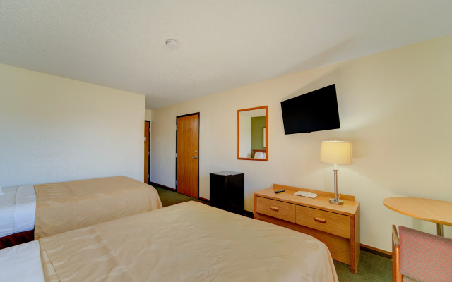 Capital O Amerihost Inn and Suites Kingdom City Hwy 54 MO