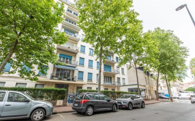 VICTORIA STANDING Calme, neuf et plein centre