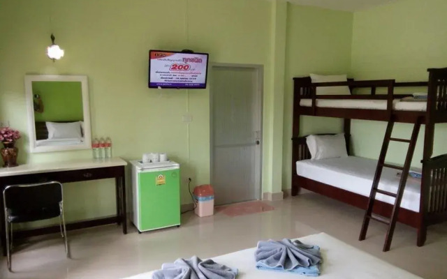 Naris Phuview Resort