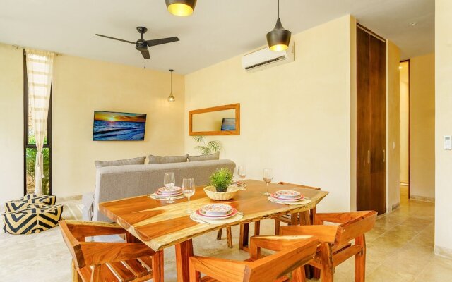 Luminous Private Pool Condo & Communal Rooftop Pool Lounge