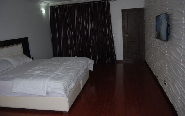 Kings Court Apartment